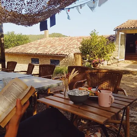 بيت شباب Le Payanet Coworking & Yoga Saint-Martin-de-Brômes